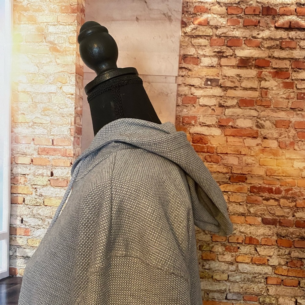 Men’s XL gray knit hoodie